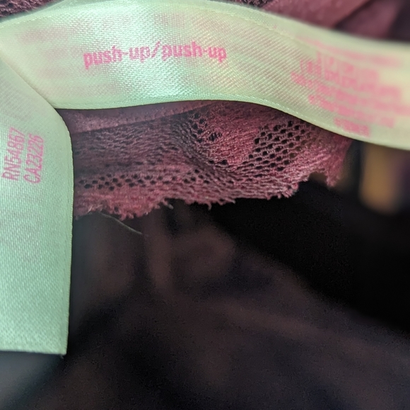 Victoria's Secret lacey pushup bra - Picture 5 of 8